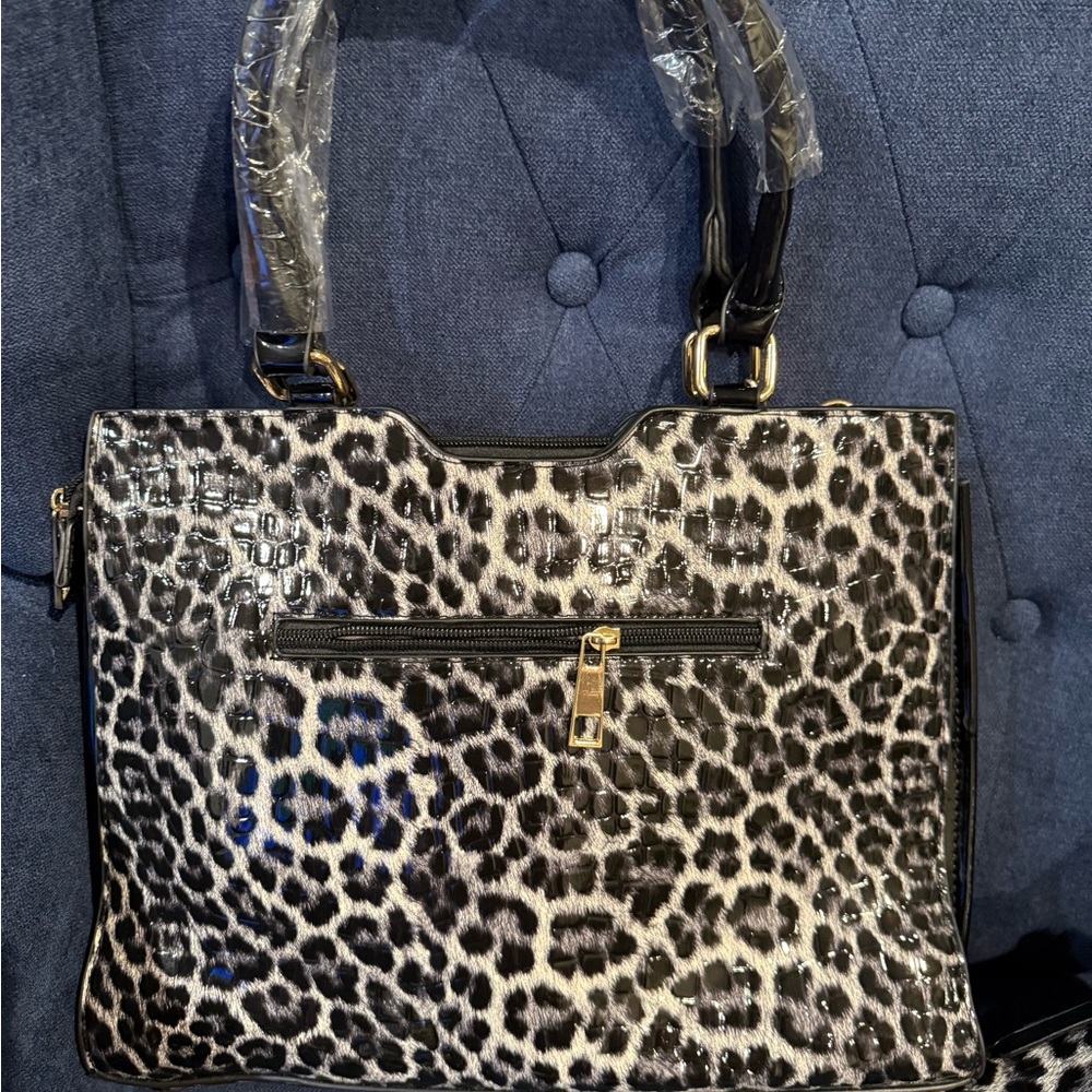 Chic Leopard Print Shoulder Bag